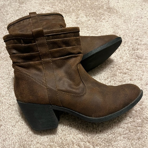 Brown heeled booties Size 9 - Picture 1 of 4